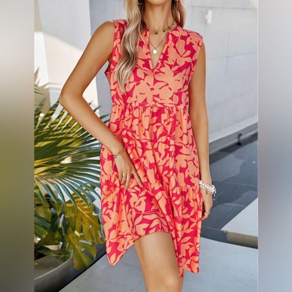 NWOT Notched V-Neck Plant Print Tiered Dress Size Medium